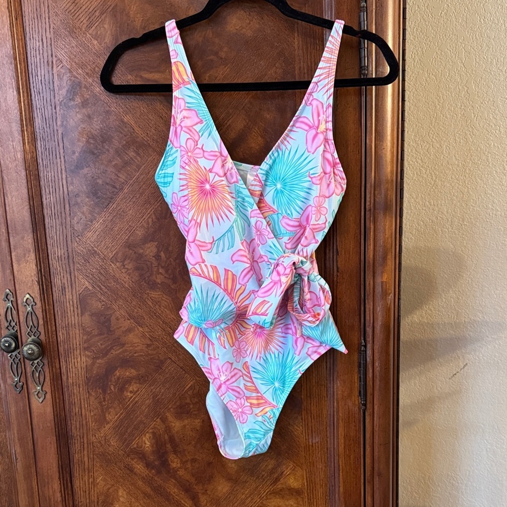 Member's Mark Floral One-Piece Swimsuit size Small